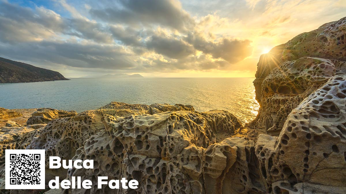 Per raggiungere la bellissima buca delle Fate devi salire sul promontorio di Baratti e Populonia, nel Comune di Piombino, e seguire i sentieri che attraversano le necropoli etrusche. Buca delle Fate - XFHP M7 Piombino Provincia di Livorno Italia